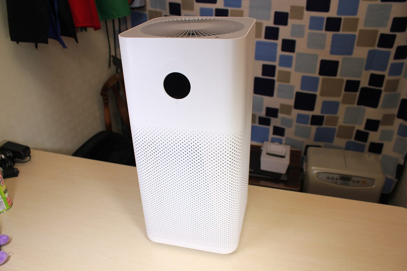 A Xiaomi Smart Air Purifier 2S on a tabletop.