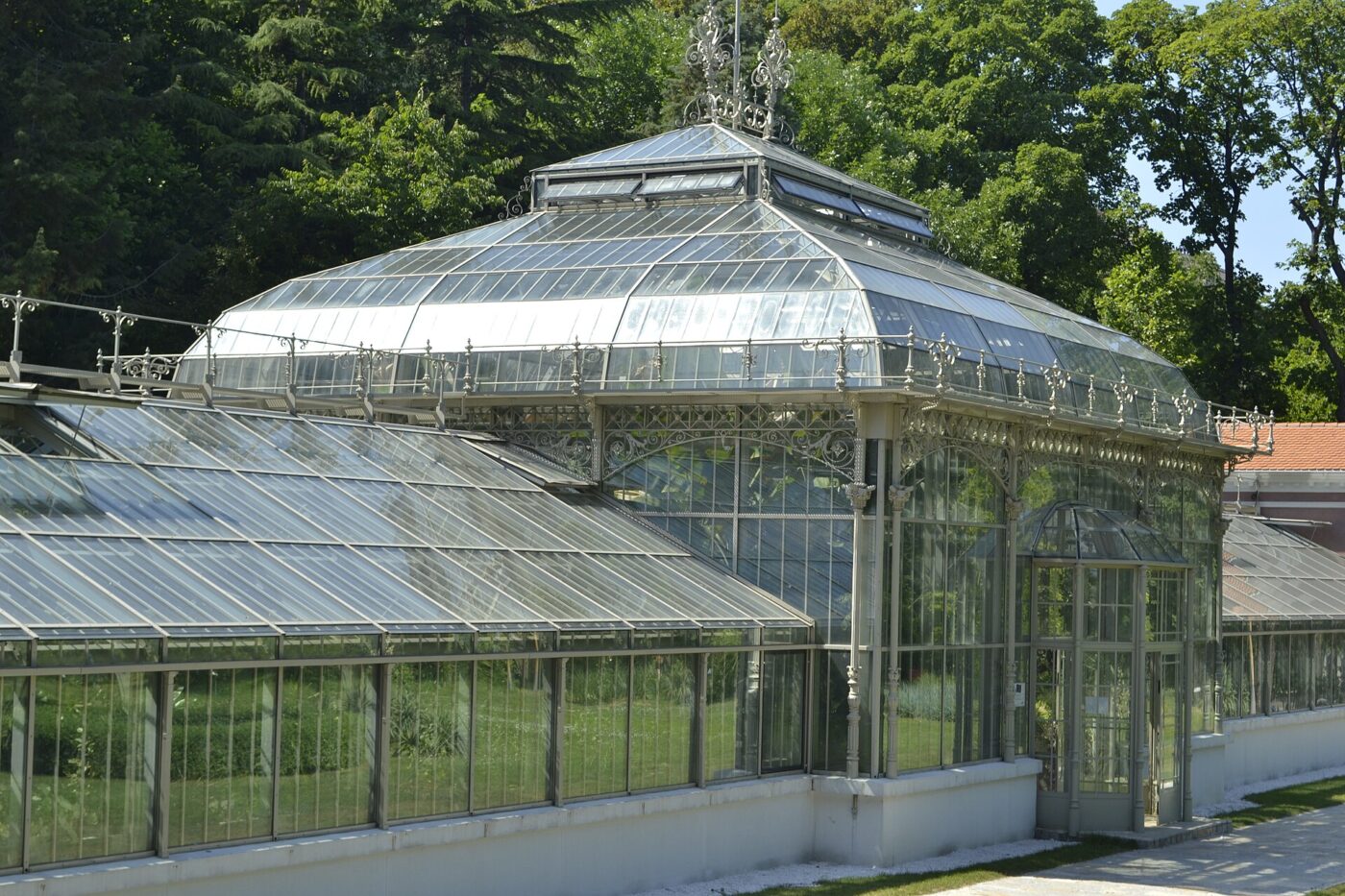The glass greenhouse at Belgrade Botanical Garden.