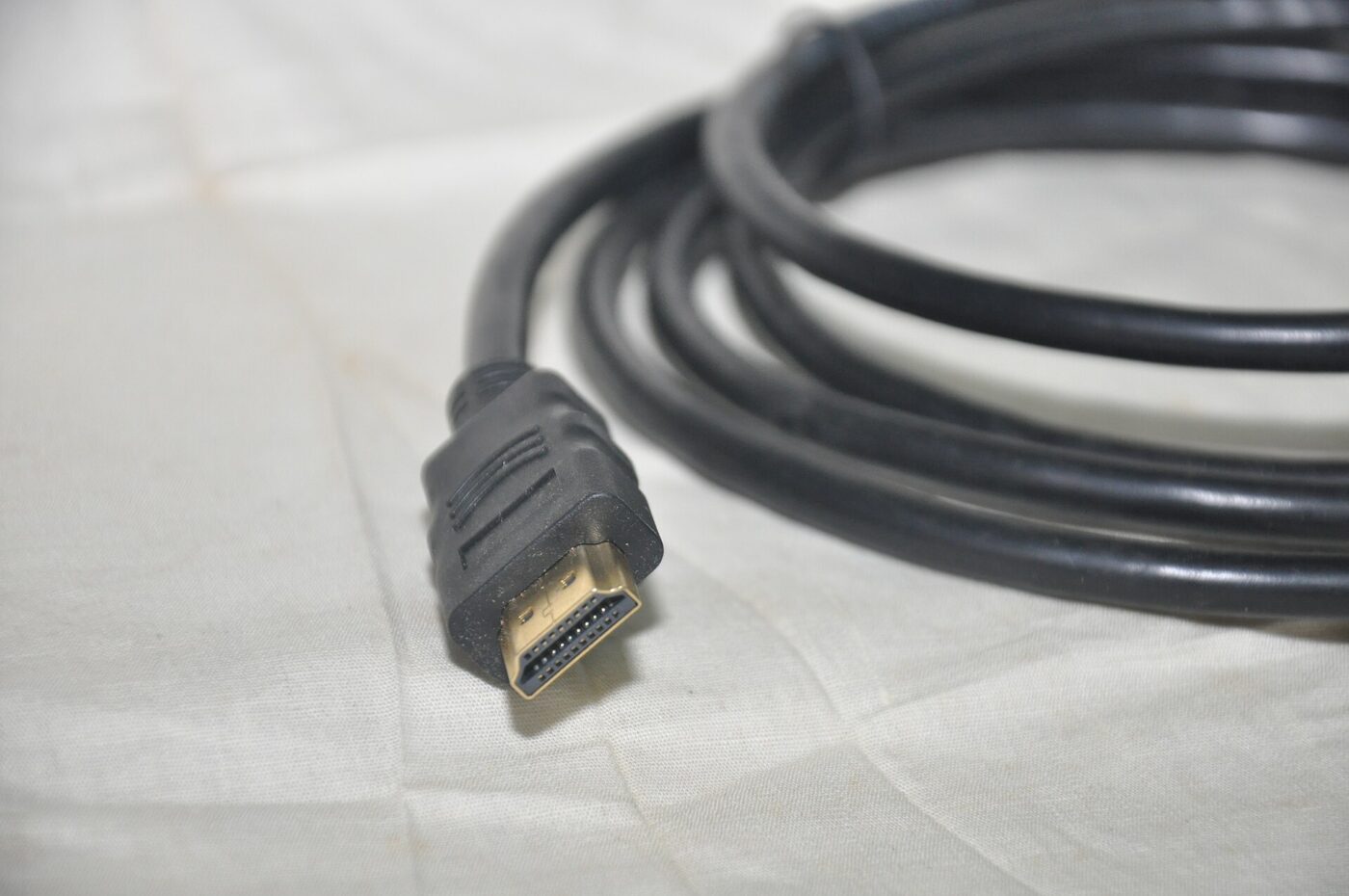 An HDMI cable.