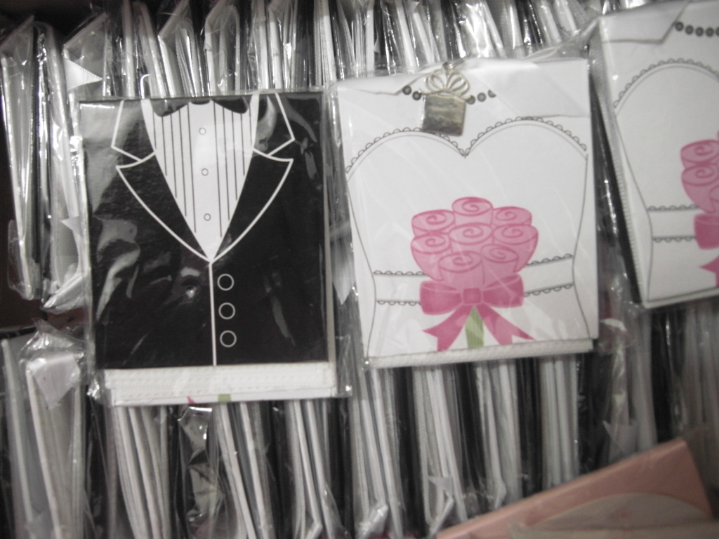 Photo-frame wedding favours with bride and groom designs.