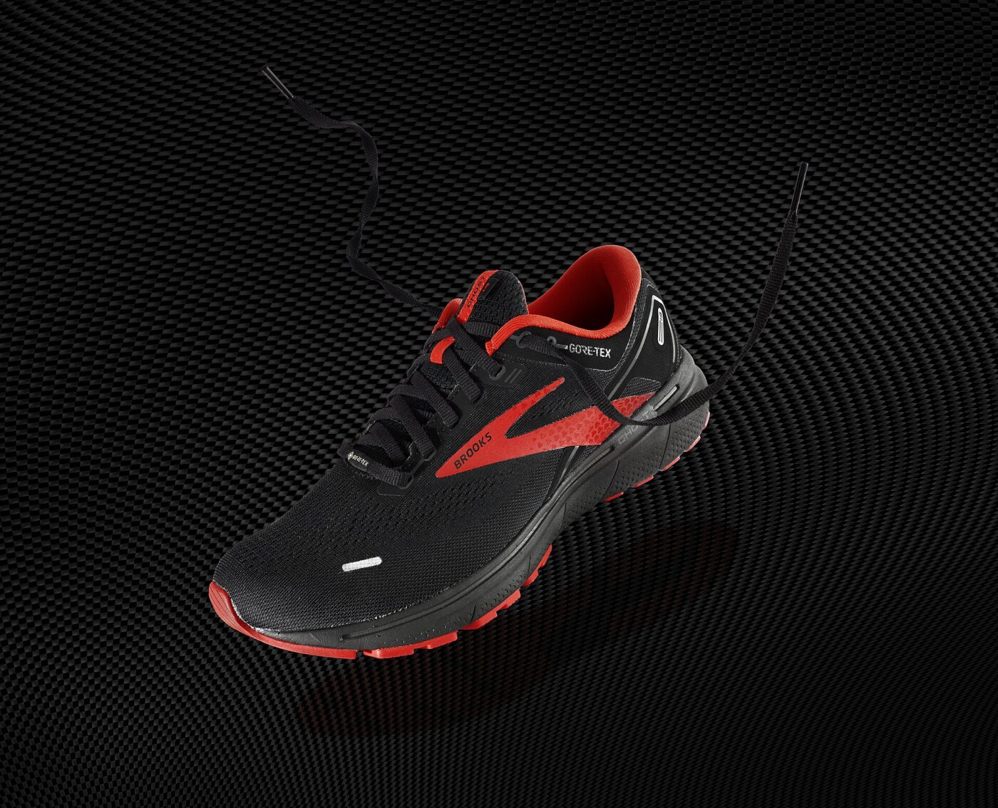 Everything that matters here is the foam midsole between the upper and the outsole, and it fails without ever looking any different.