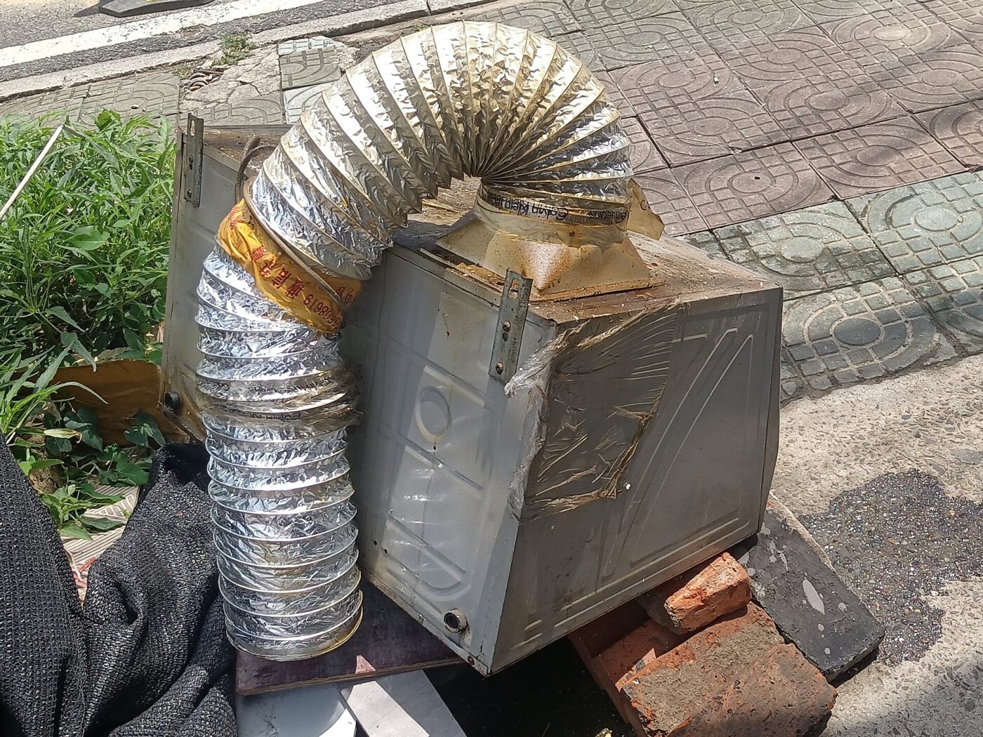 Flexible ducting attached to a range hood housing